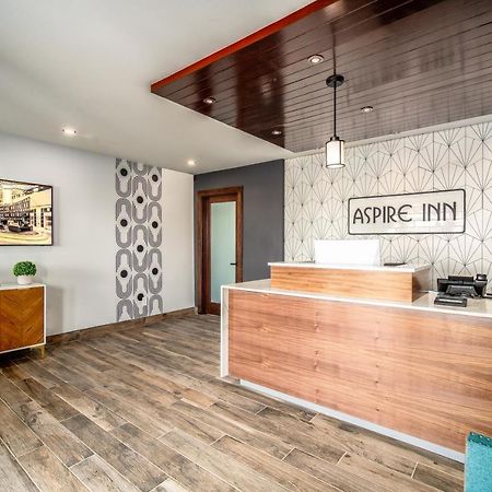 Aspire Inn Studios & Spas 벨플라워 외부 사진