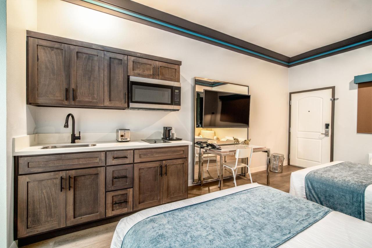 Aspire Inn Studios & Spas 벨플라워 외부 사진