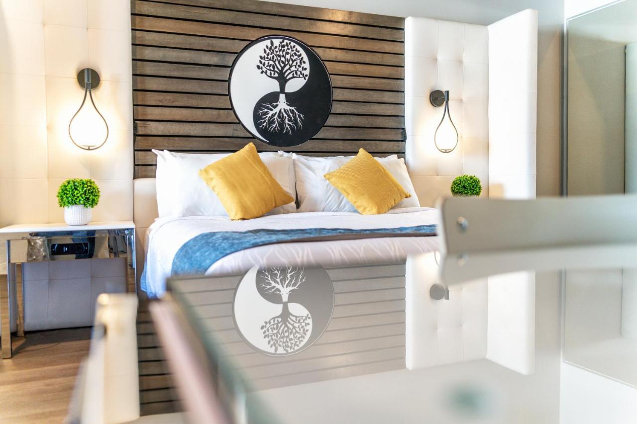 Aspire Inn Studios & Spas 벨플라워 외부 사진