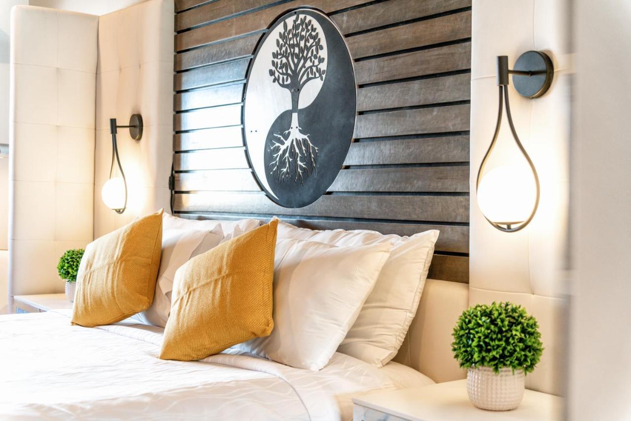 Aspire Inn Studios & Spas 벨플라워 외부 사진