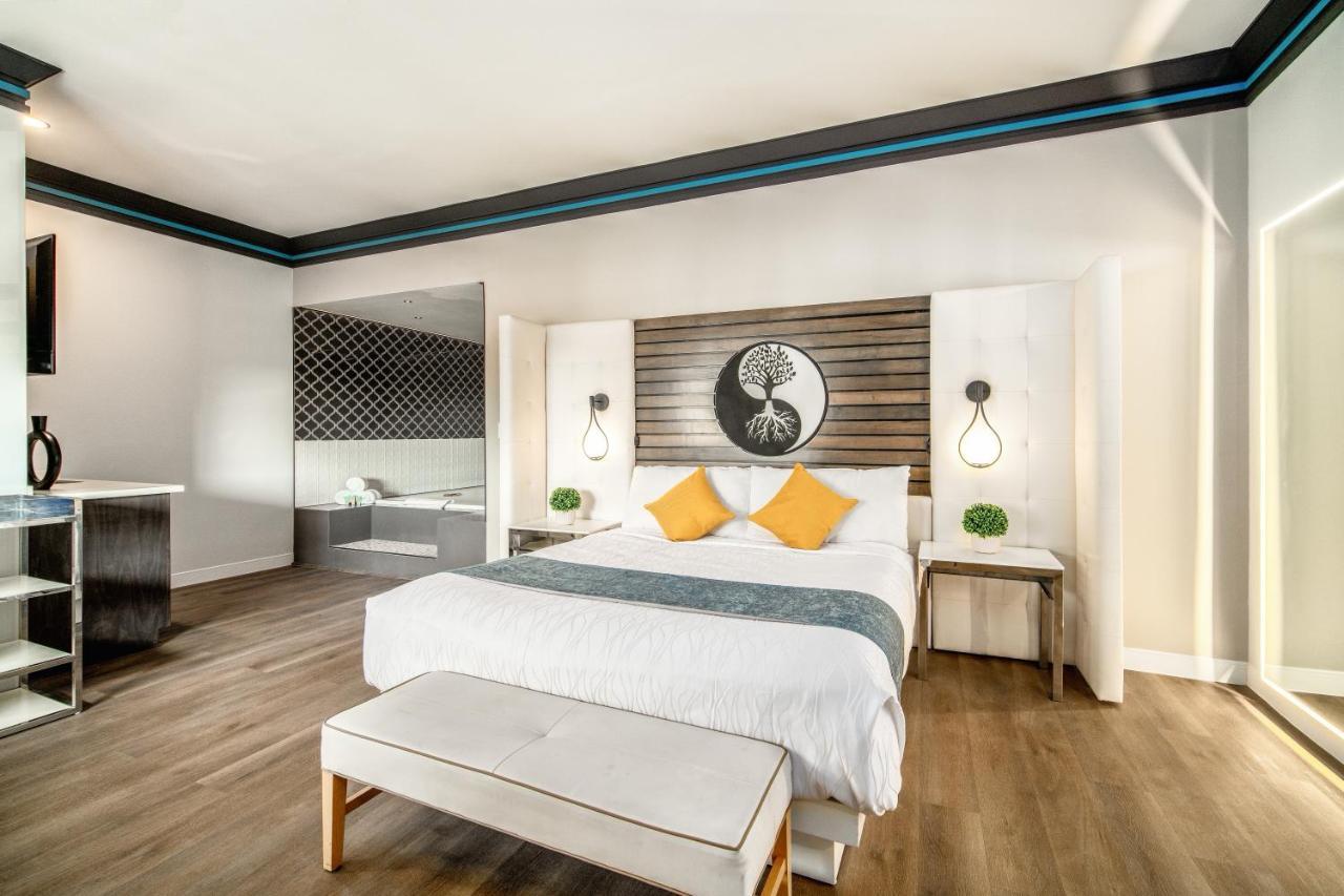 Aspire Inn Studios & Spas 벨플라워 외부 사진