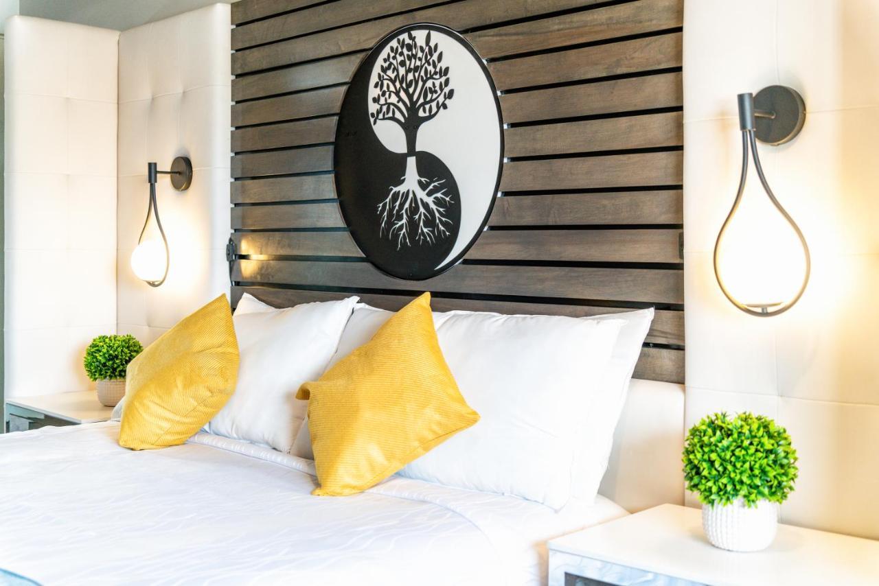 Aspire Inn Studios & Spas 벨플라워 외부 사진