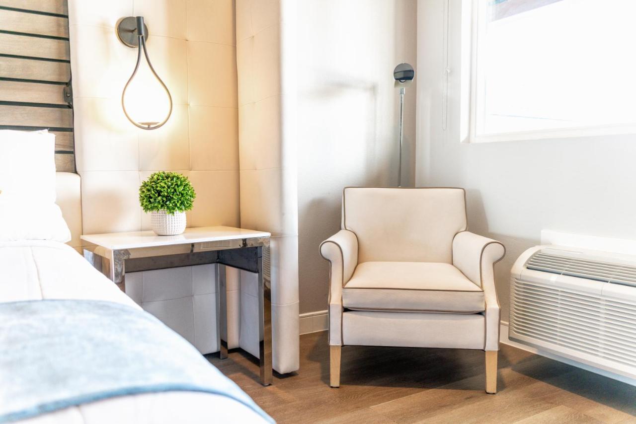 Aspire Inn Studios & Spas 벨플라워 외부 사진