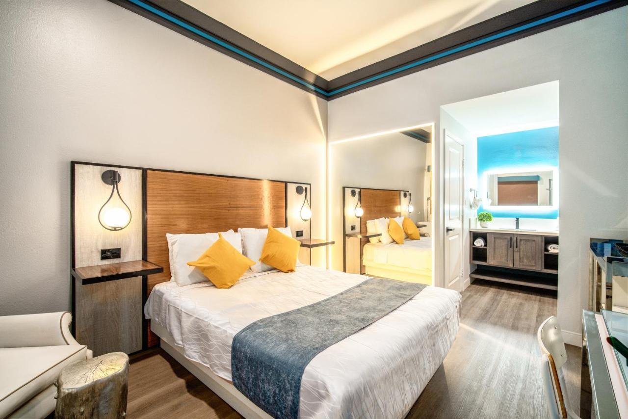 Aspire Inn Studios & Spas 벨플라워 외부 사진