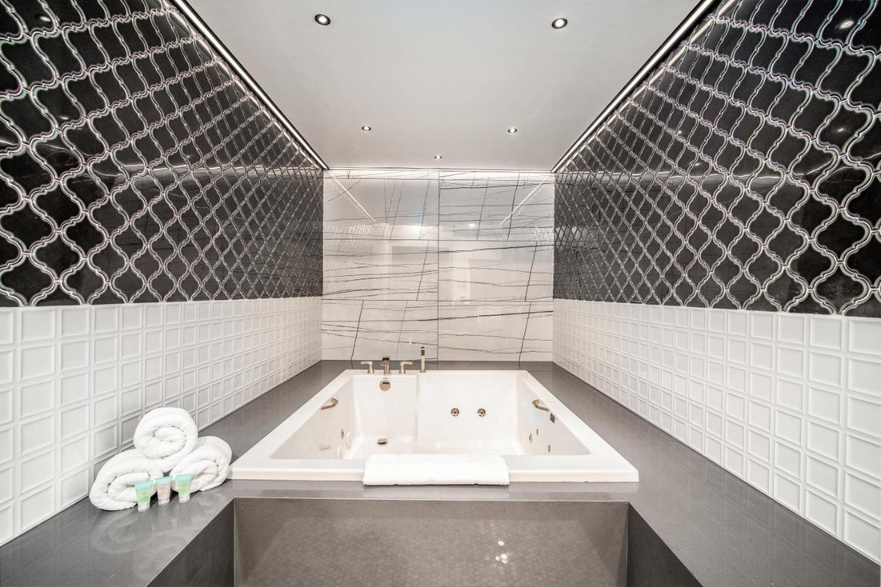 Aspire Inn Studios & Spas 벨플라워 외부 사진