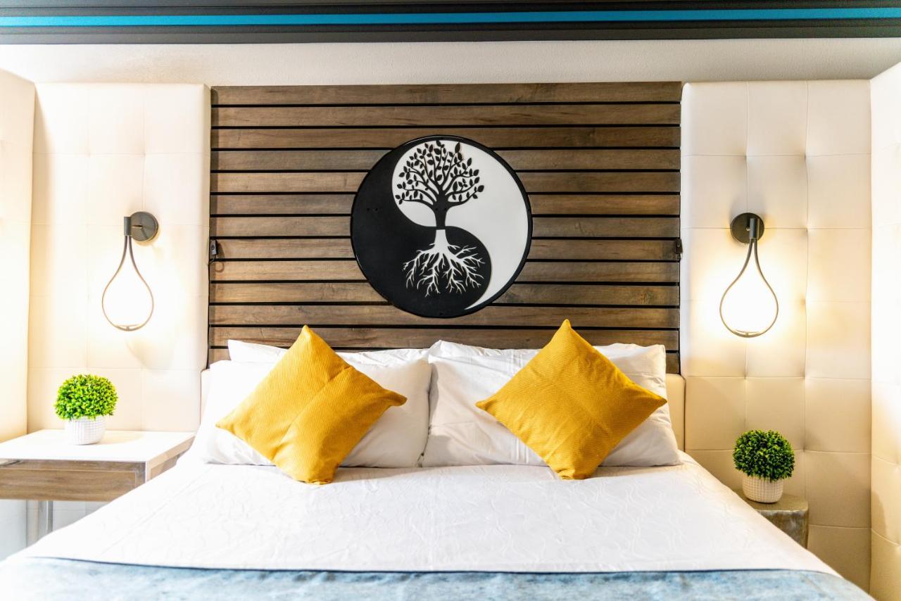 Aspire Inn Studios & Spas 벨플라워 외부 사진