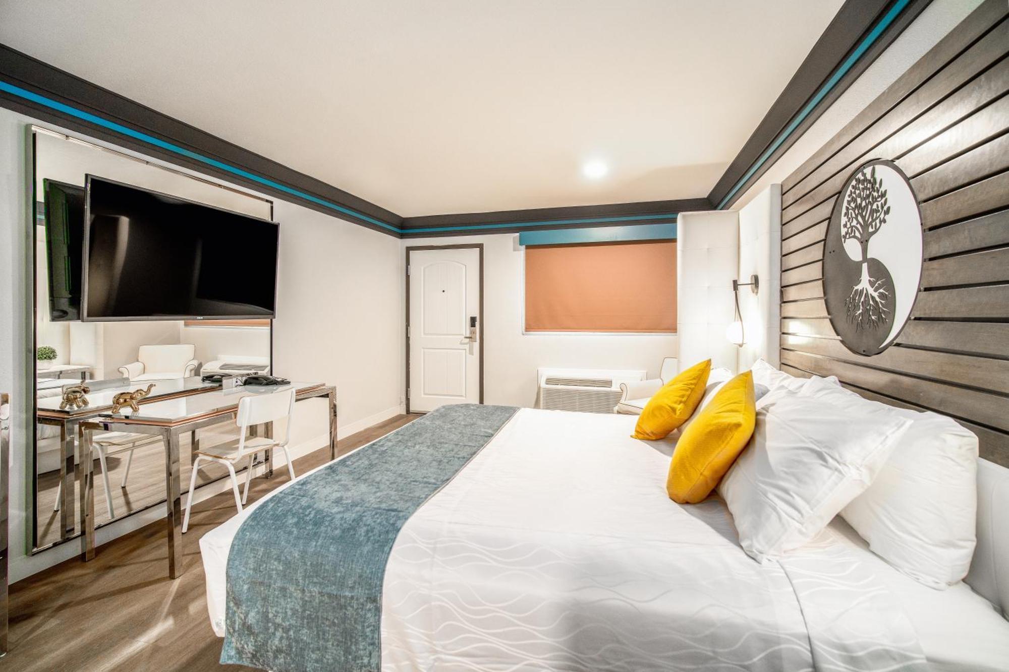 Aspire Inn Studios & Spas 벨플라워 외부 사진