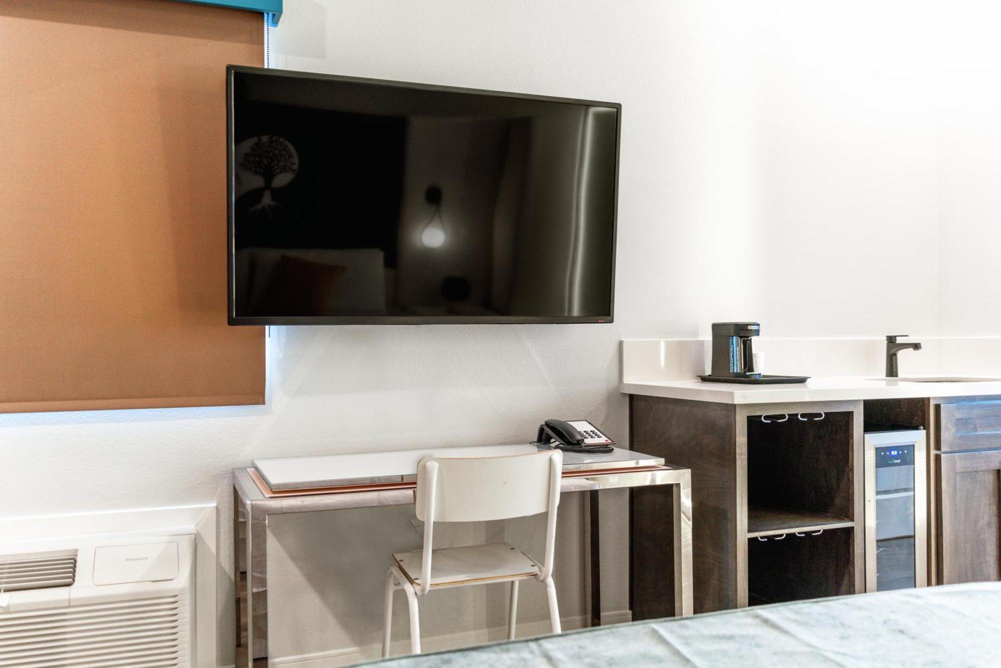 Aspire Inn Studios & Spas 벨플라워 외부 사진