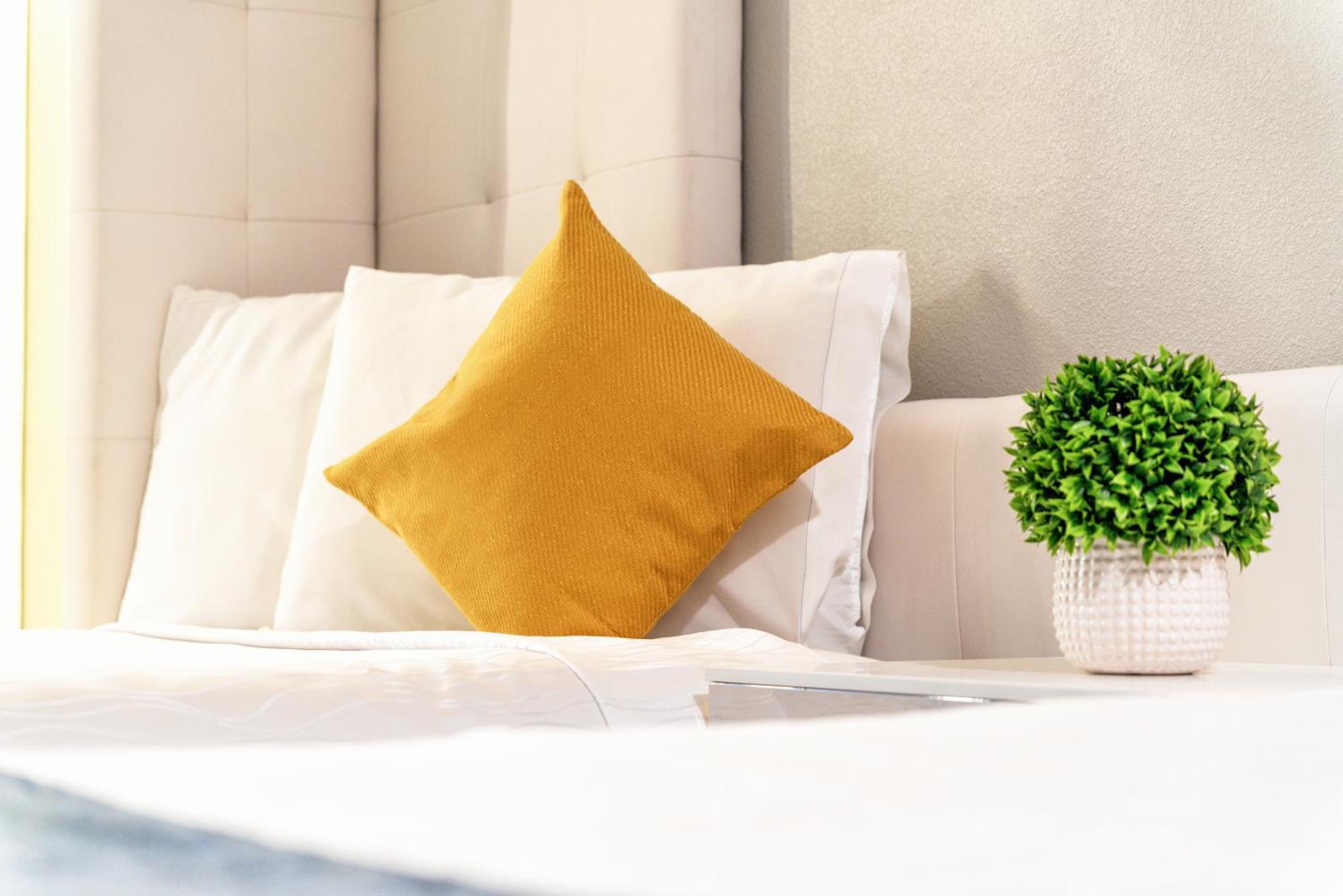 Aspire Inn Studios & Spas 벨플라워 외부 사진