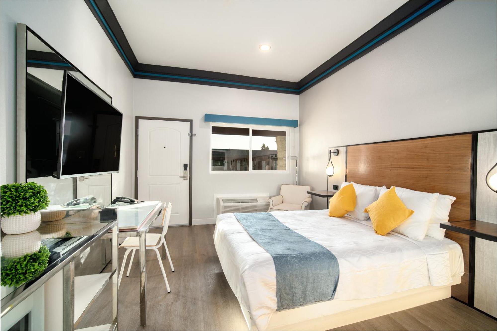 Aspire Inn Studios & Spas 벨플라워 외부 사진