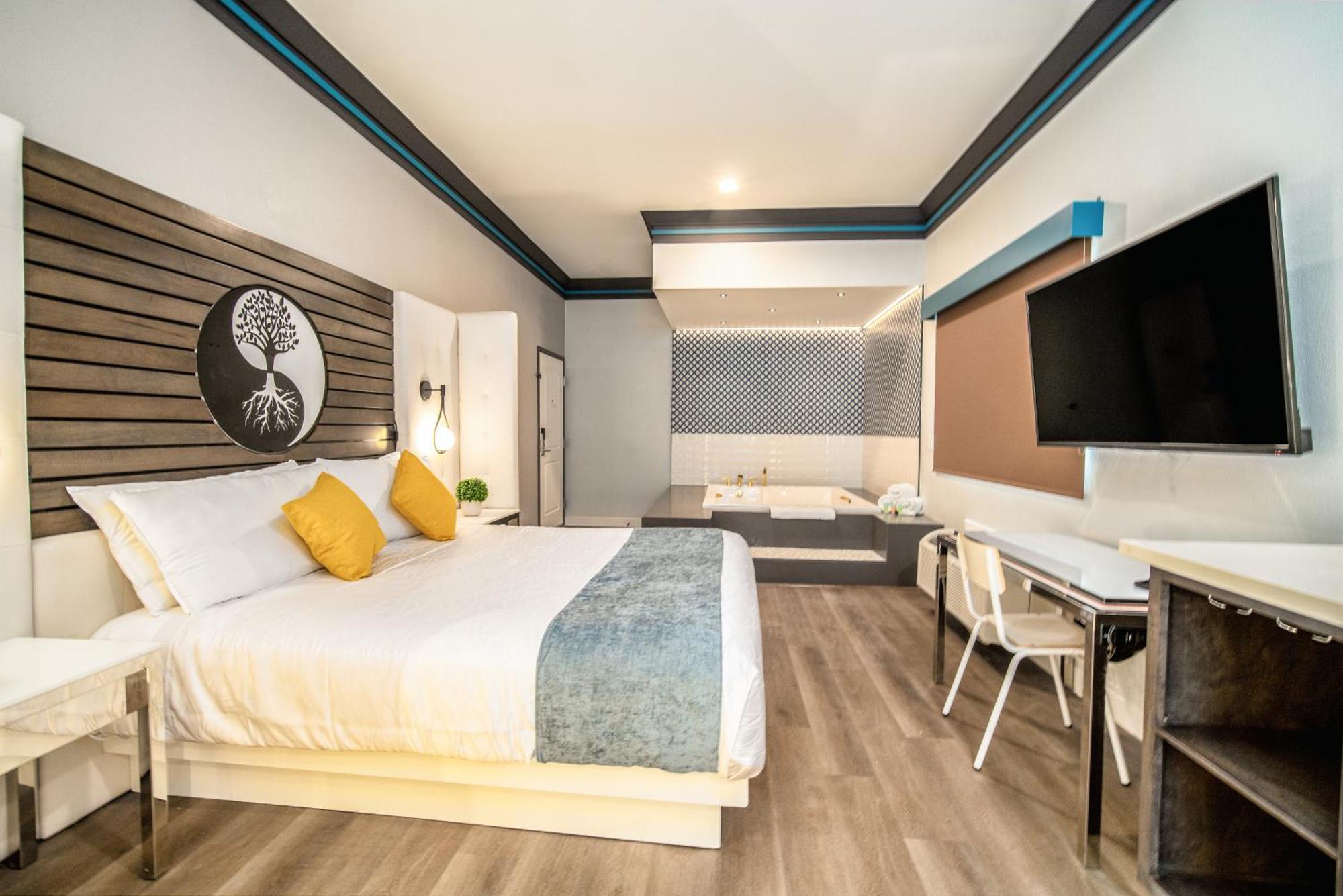 Aspire Inn Studios & Spas 벨플라워 외부 사진